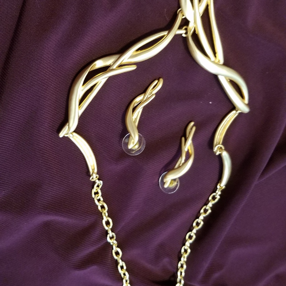 Necklace with earrings